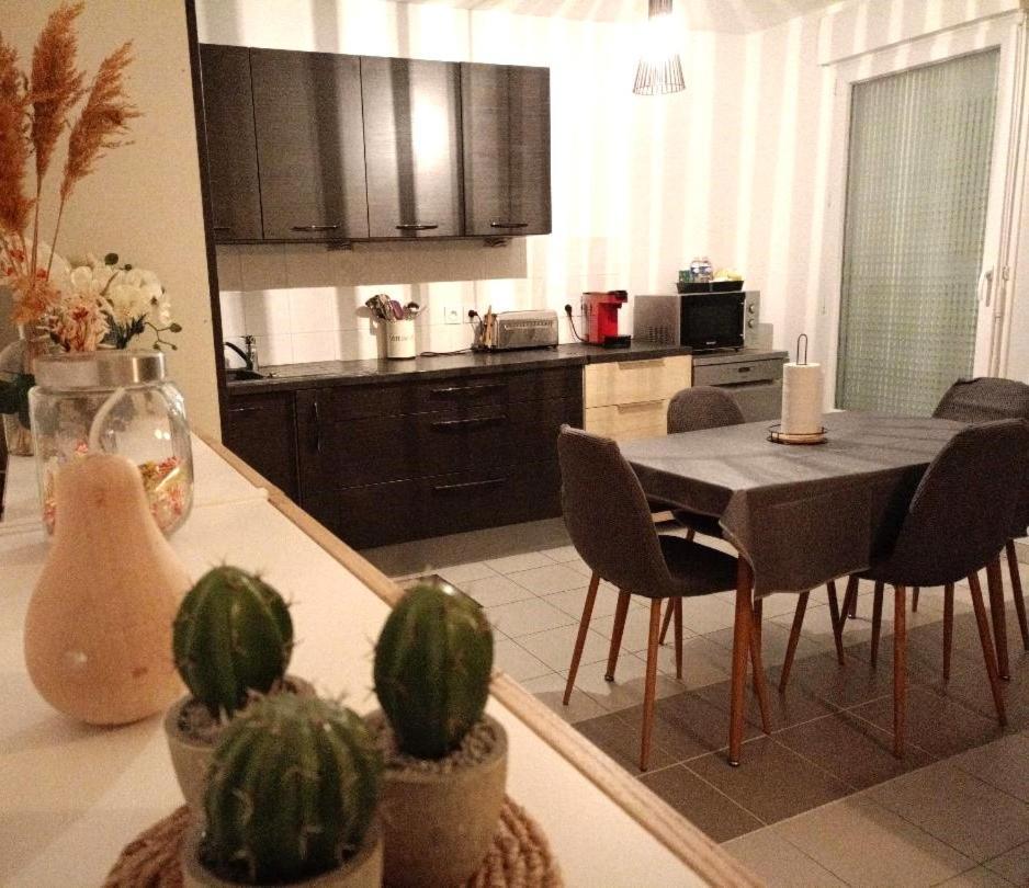 Superbe Appartement ,Proche De Paris, Dans Residence Privee , Ideal Familles, Parking Et Wifi Gratuits! ! ! 圣吉欧梅斯 外观 照片