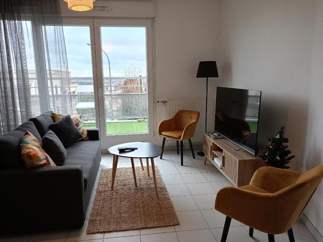 Superbe Appartement ,Proche De Paris, Dans Residence Privee , Ideal Familles, Parking Et Wifi Gratuits! ! ! 圣吉欧梅斯 外观 照片