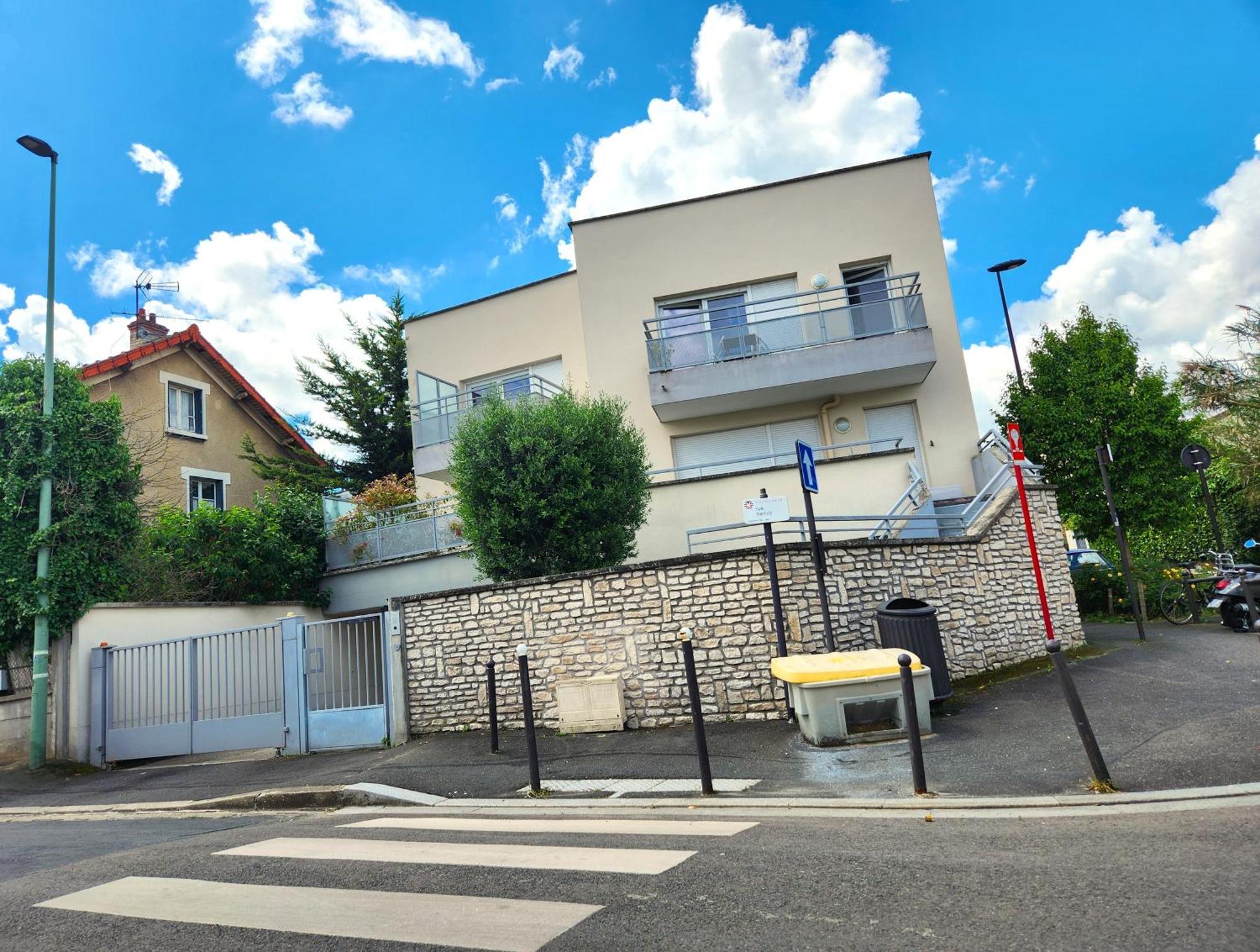 Superbe Appartement ,Proche De Paris, Dans Residence Privee , Ideal Familles, Parking Et Wifi Gratuits! ! ! 圣吉欧梅斯 外观 照片
